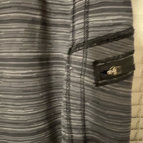 Lululemon  Atlético size 10 Fast Free Crop II Salt Alpine Gray  Black F - Picture 5 of 13